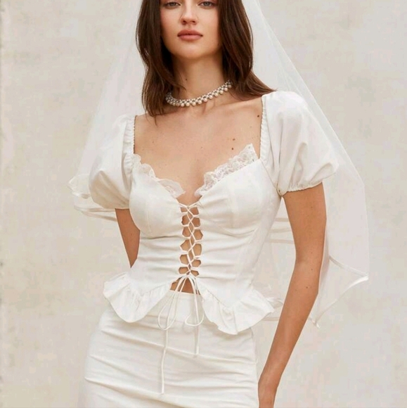 White Romantic Elegant French Refined Minimalist Design Shell Cup Blouse - Picture 1 of 4